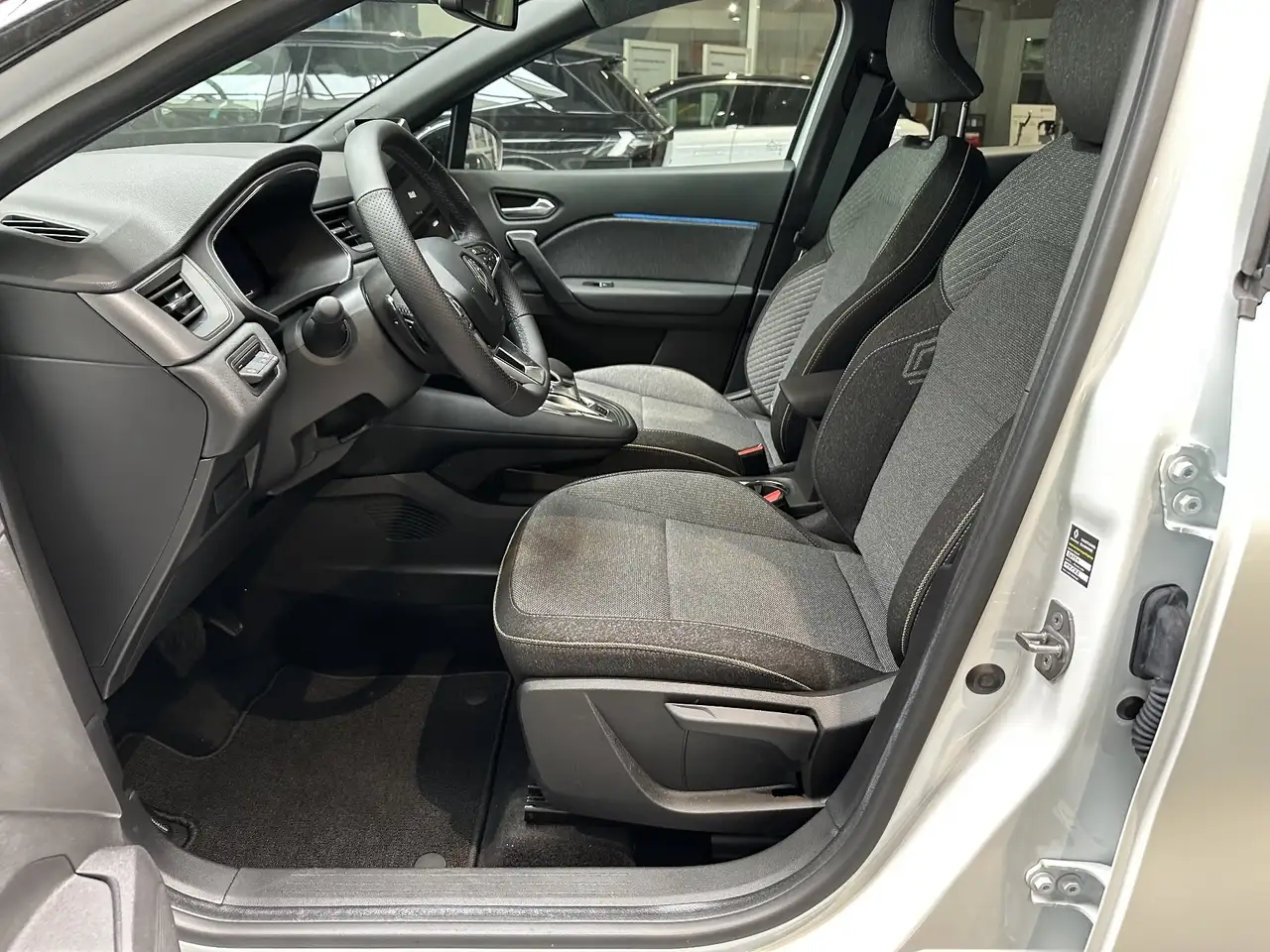 Renault Captur Techno Mild Hybrid 160 EDC — Vehicle gallery 29