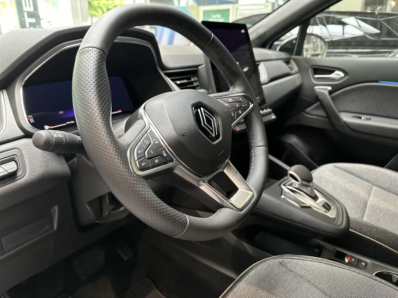 Renault Captur Techno Mild Hybrid 160 EDC — Vehicle gallery 31