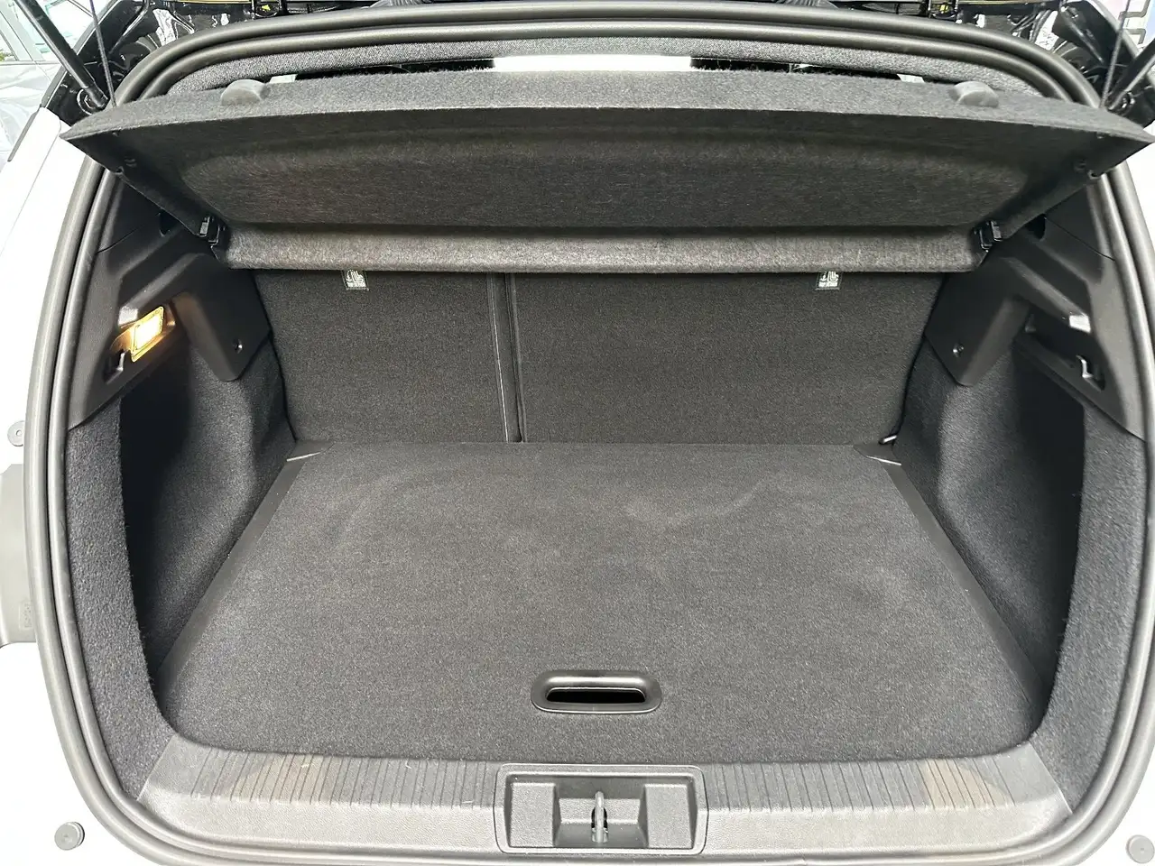 Renault Captur Techno Mild Hybrid 160 EDC — Vehicle gallery 23