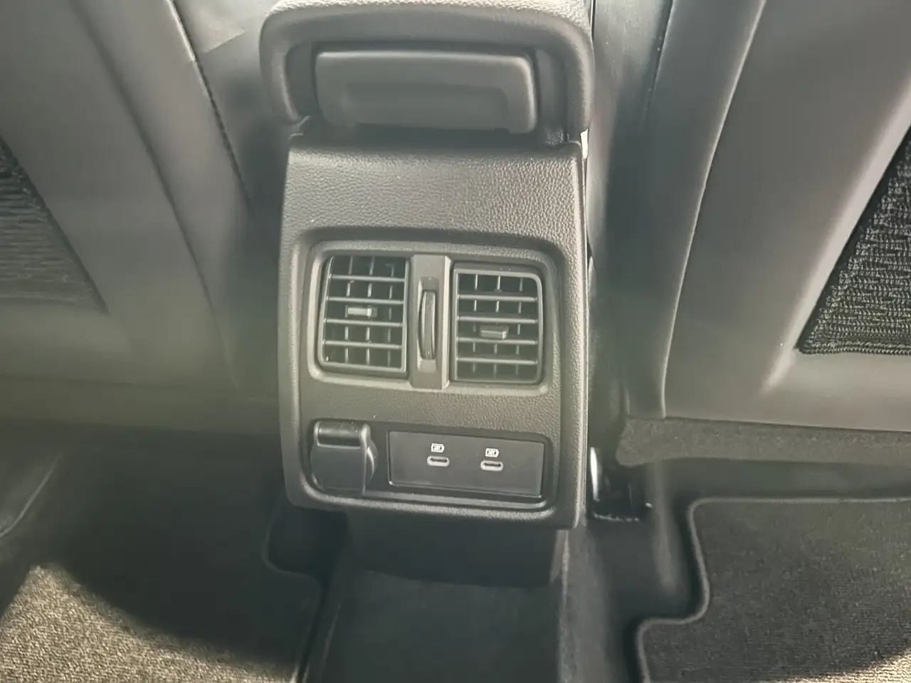 Renault Captur Techno Mild Hybrid 160 EDC — Vehicle gallery 16
