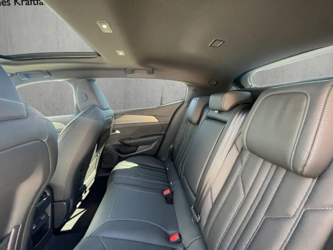 Peugeot 408 GT PT 130 EAT8 PANO Navi Leder ACC Memory Sitze So — Galería del vehículo 8