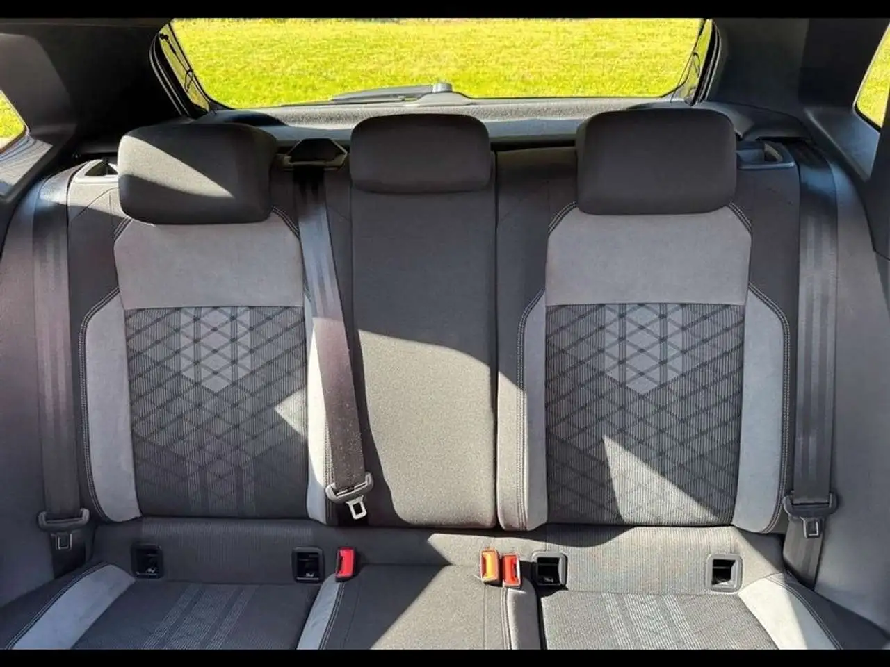 Volkswagen Polo 1.0 TSI OPF DSG R-Line — Vehicle gallery 10