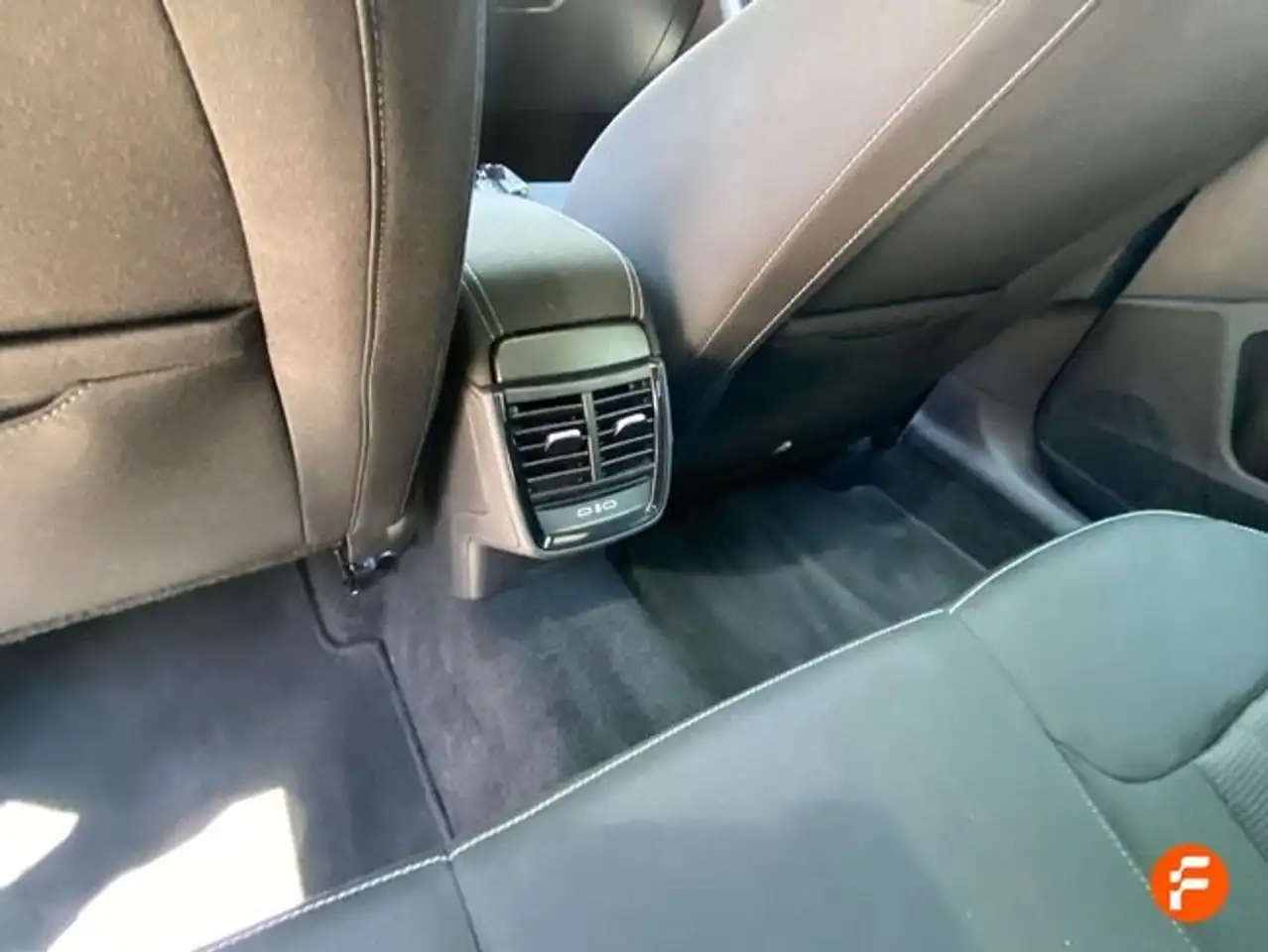 Skoda Kamiq 1.0 TSI Monte Carlo DSG7 85kW — معرض صور السيارة 26