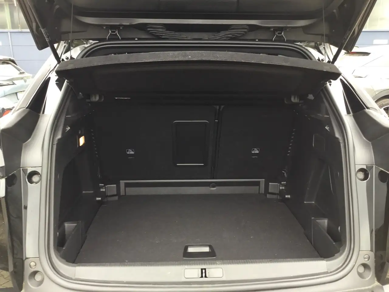 Peugeot 3008 1.2 PureTech 130 Allure Pack ACC KeyLess LM — Vehicle gallery 12