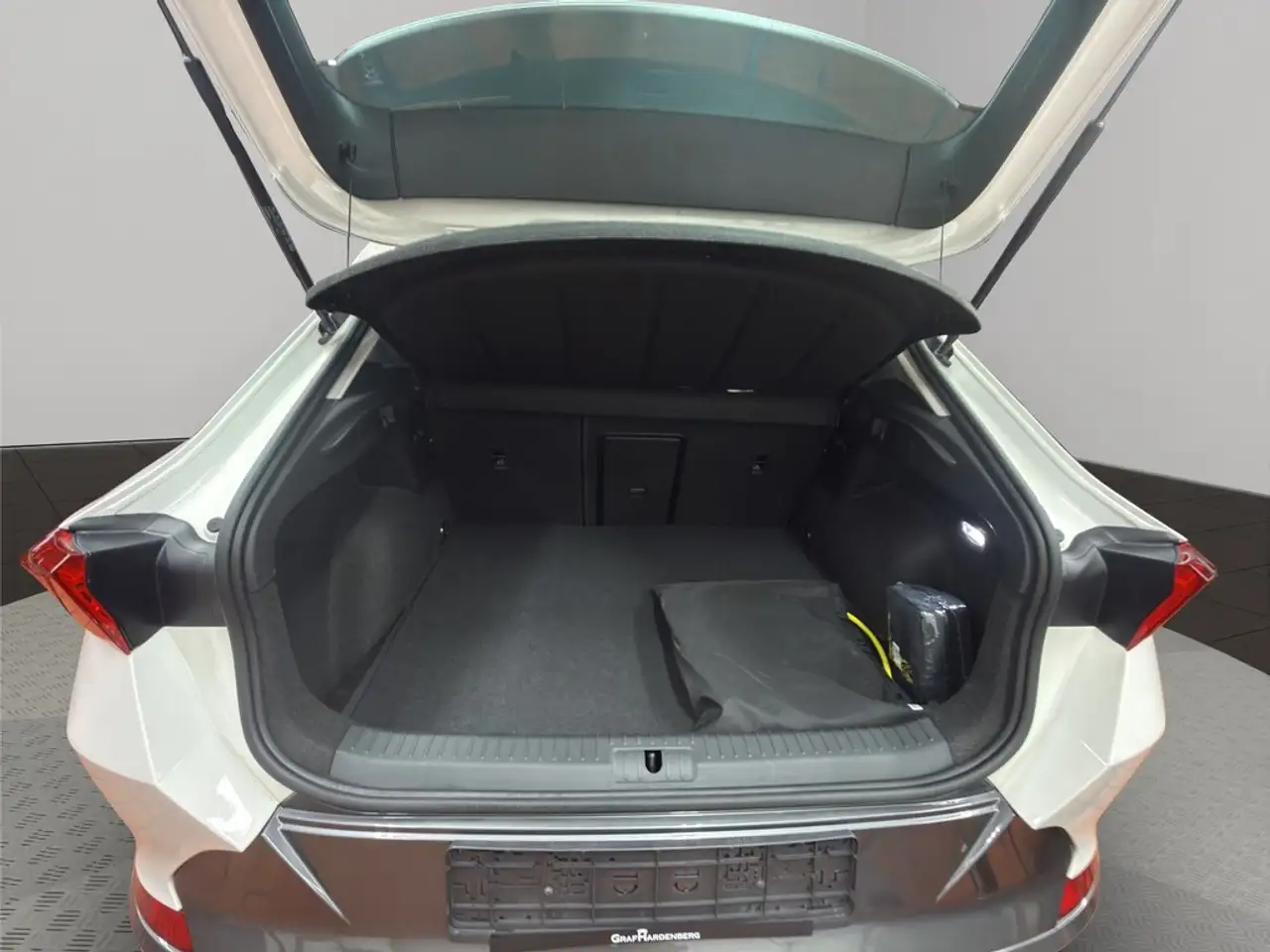 CUPRA Formentor eHybrid DSG LED ACC — Vehicle gallery 19