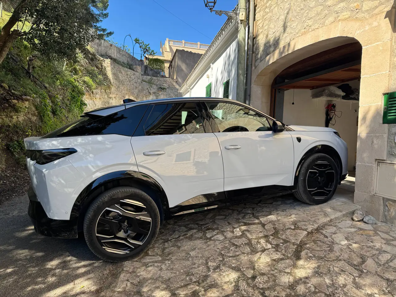 Peugeot 3008 e3008 — Vehicle gallery 4