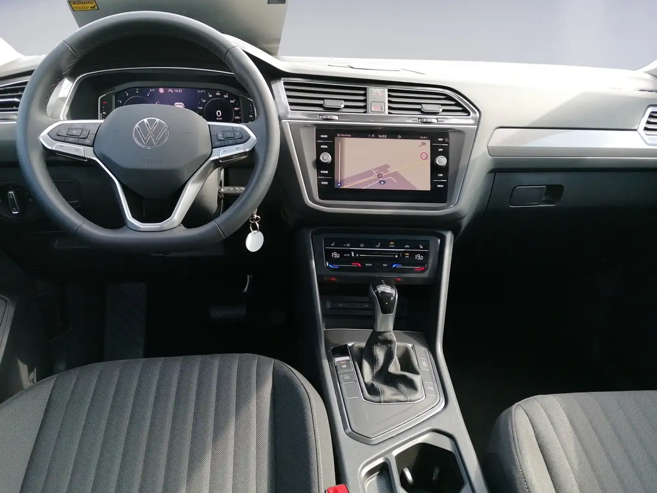 Volkswagen Tiguan Allspace 1.5TSI DSG Life PANO+7SITZE+AHK — Galería del vehículo 17