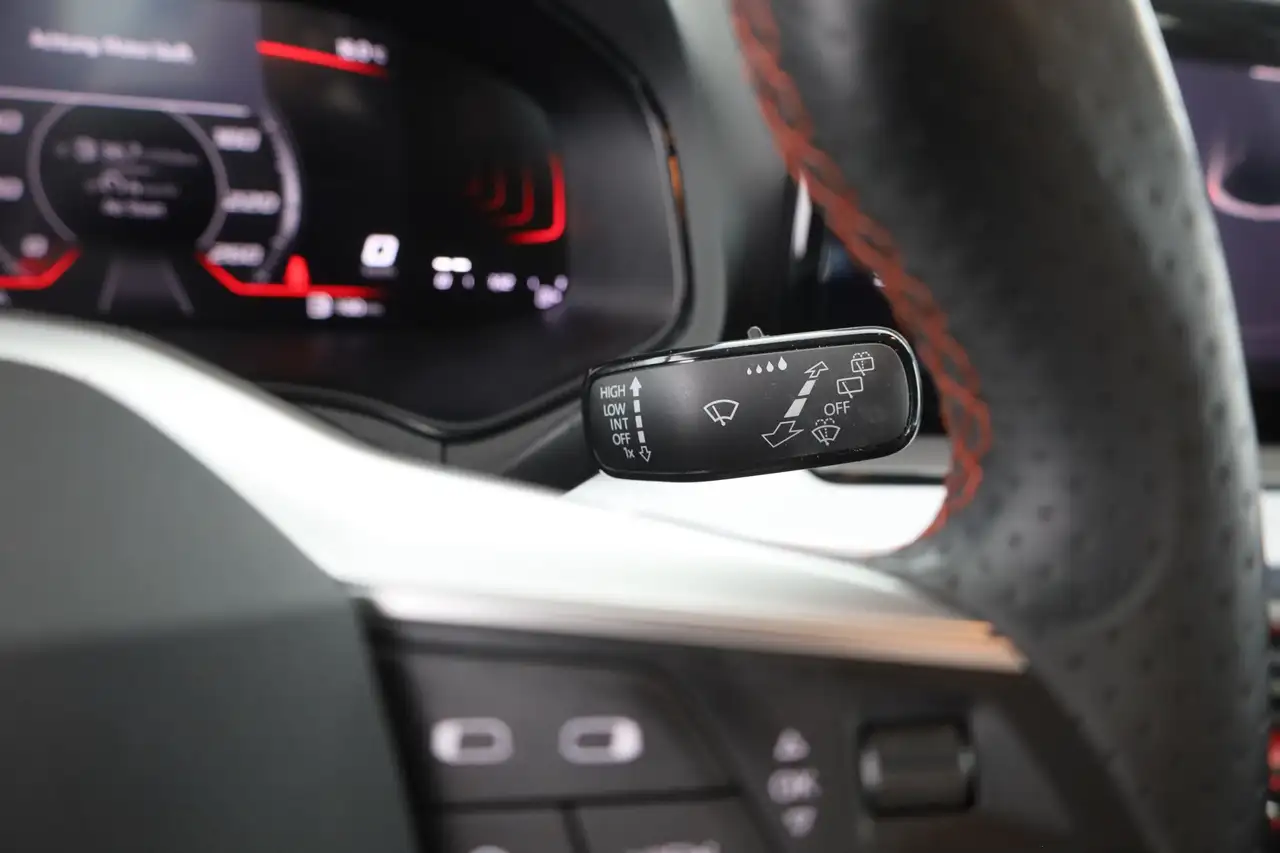 SEAT Arona 1.0 TSI FR LED Navi FullLink Tempomat DAB — Galería del vehículo 20