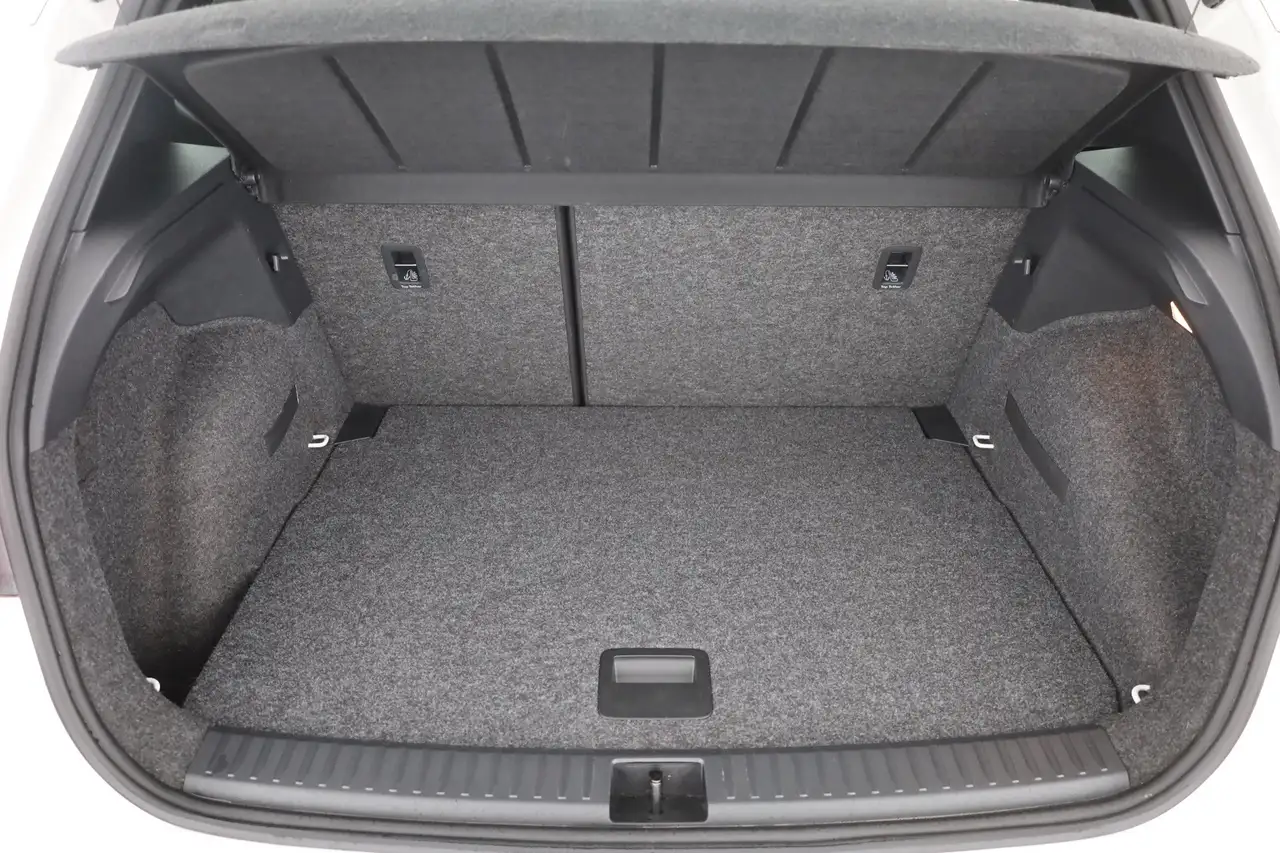 SEAT Arona 1.0 TSI FR LED Navi FullLink Tempomat DAB — Galería del vehículo 26
