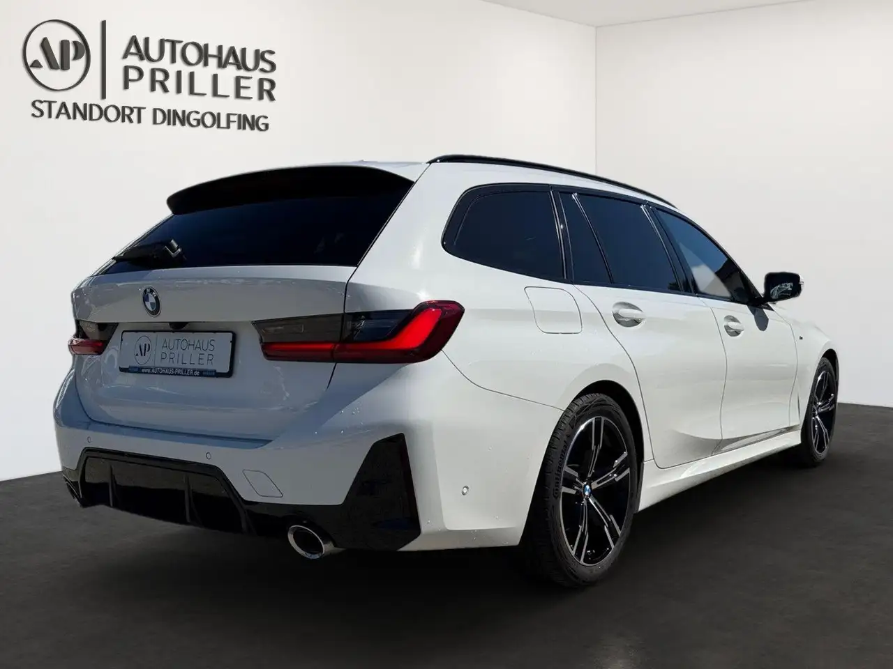 BMW 320 i Touring M Sport/AHK/LED/Innovations-Paket — Vehicle gallery 4