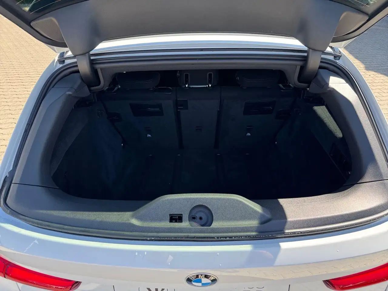 BMW 320 i Touring M Sport/AHK/LED/Innovations-Paket — Vehicle gallery 15