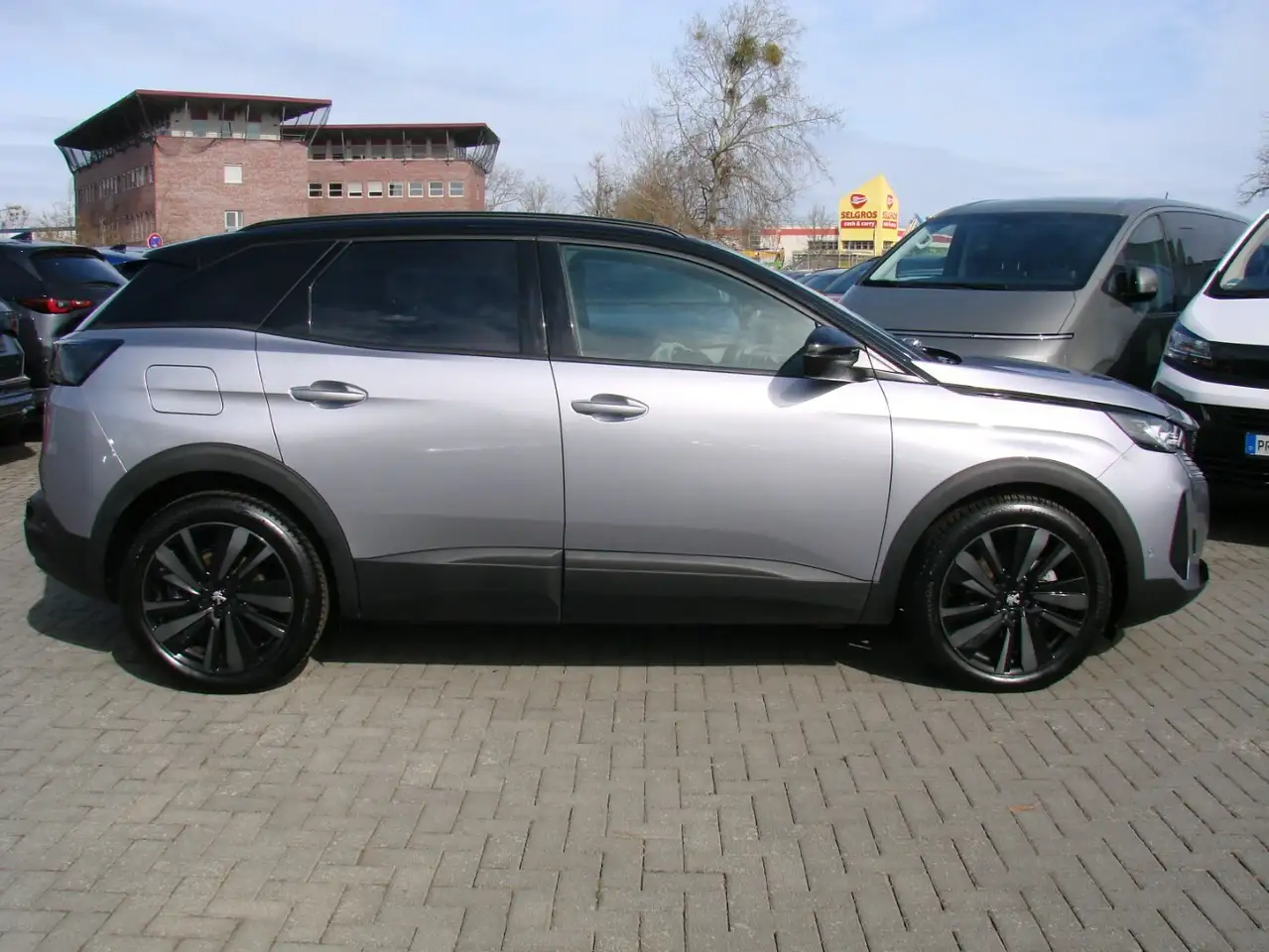 Peugeot 3008 1.2 PureTech GT ACC LED Pano 360º — معرض صور السيارة 4