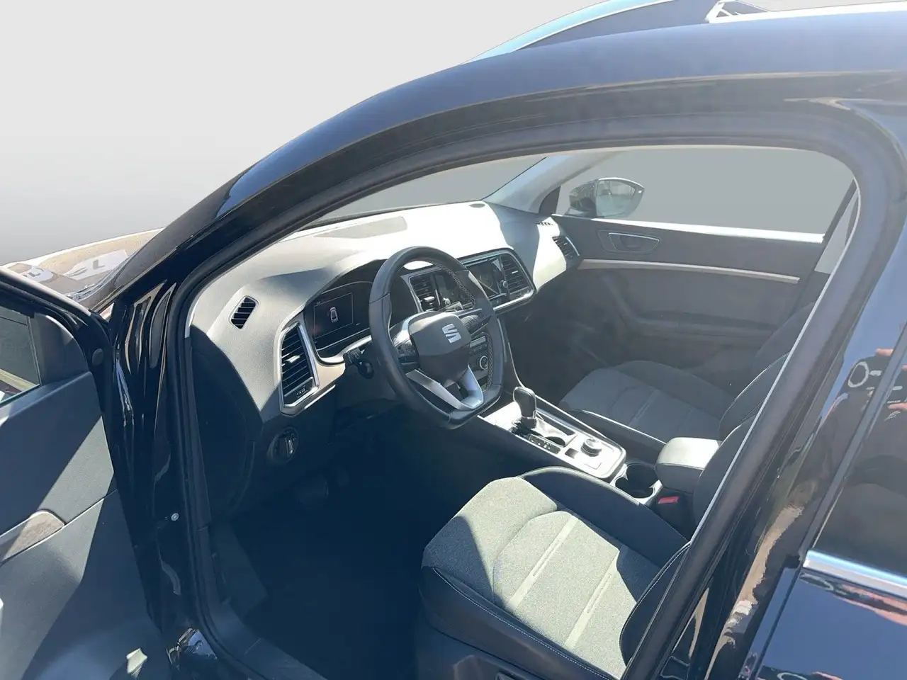 SEAT Ateca Xperience PANO,Full Link,KAM,GJR,AHK,KESSY — معرض صور السيارة 14