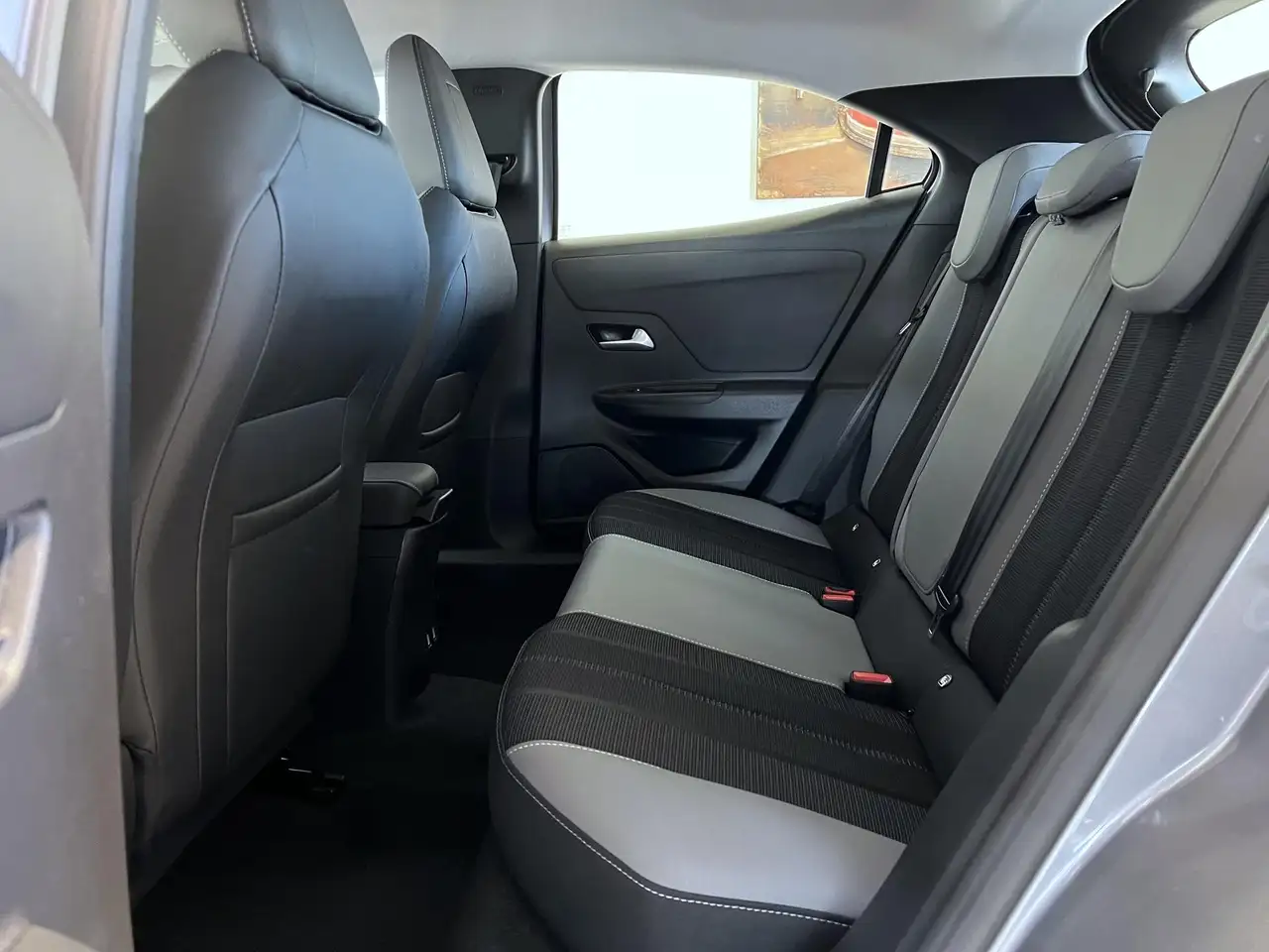 Opel Mokka Elegance 1.2 100 kW (136 PS) Klimaautomatik, Si... — معرض صور السيارة 23