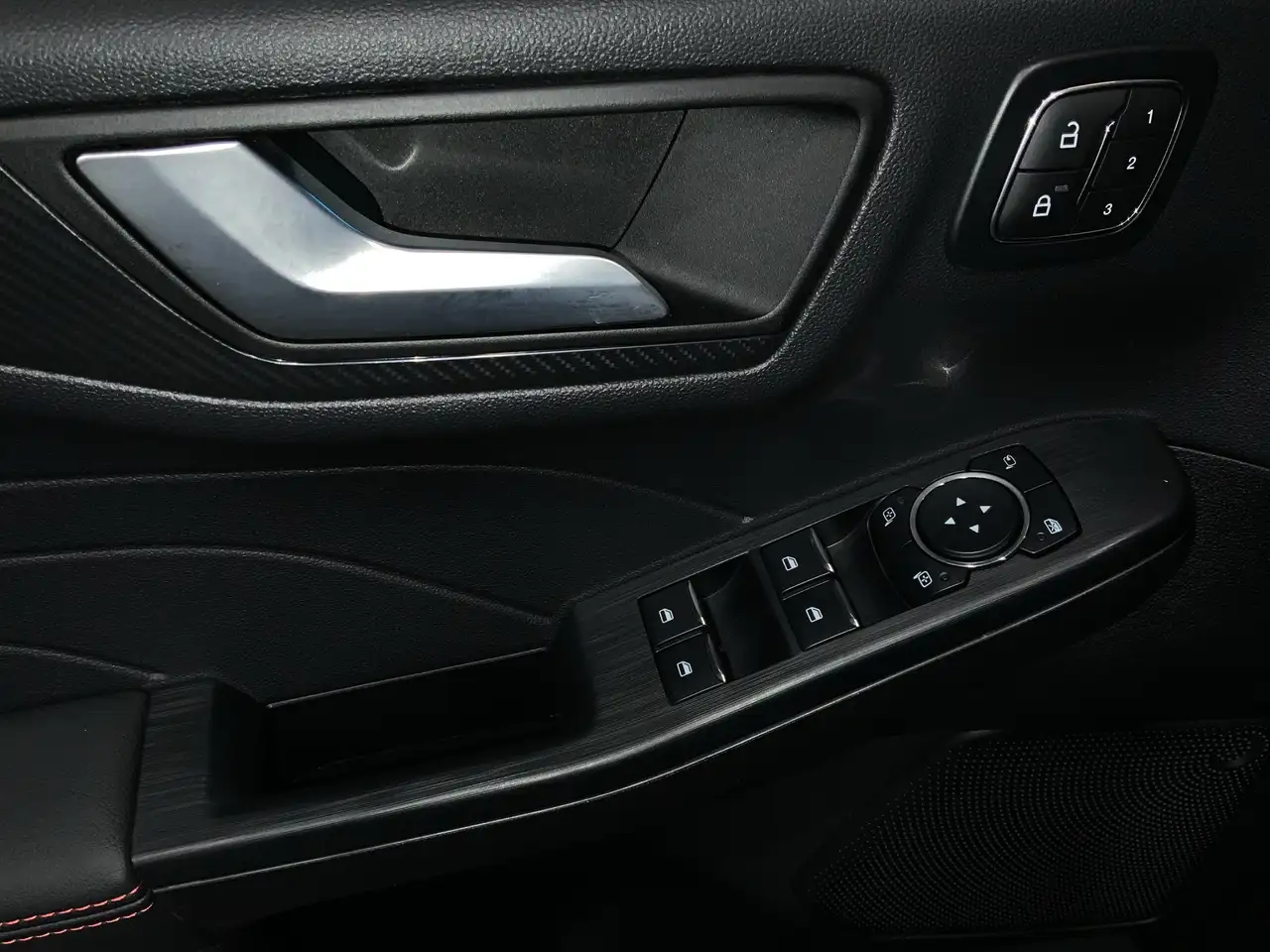 Ford Kuga ST-Line X Aut.*360GRAD*LED-MATRIX*NAVI*GRA*WINTER- — Vehicle gallery 16