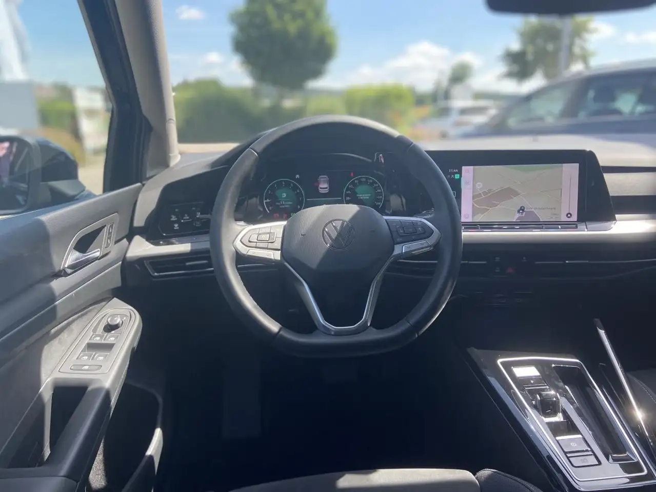 Volkswagen Golf 1.5 TSI DSG STYLE APP-CONNECT+ACTIVE-INFO+L — Vehicle gallery 9