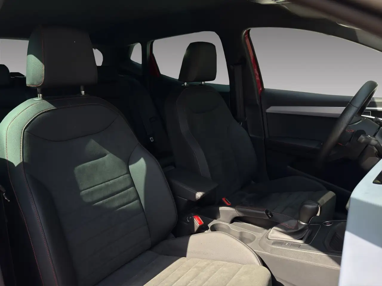 SEAT Ibiza FR 1.0 TSI DSG NAVI+BEATS+ACC+LED+KAMERA — Galería del vehículo 8