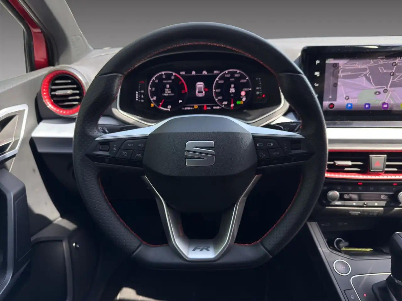 SEAT Ibiza FR 1.0 TSI DSG NAVI+BEATS+ACC+LED+KAMERA — Galería del vehículo 11