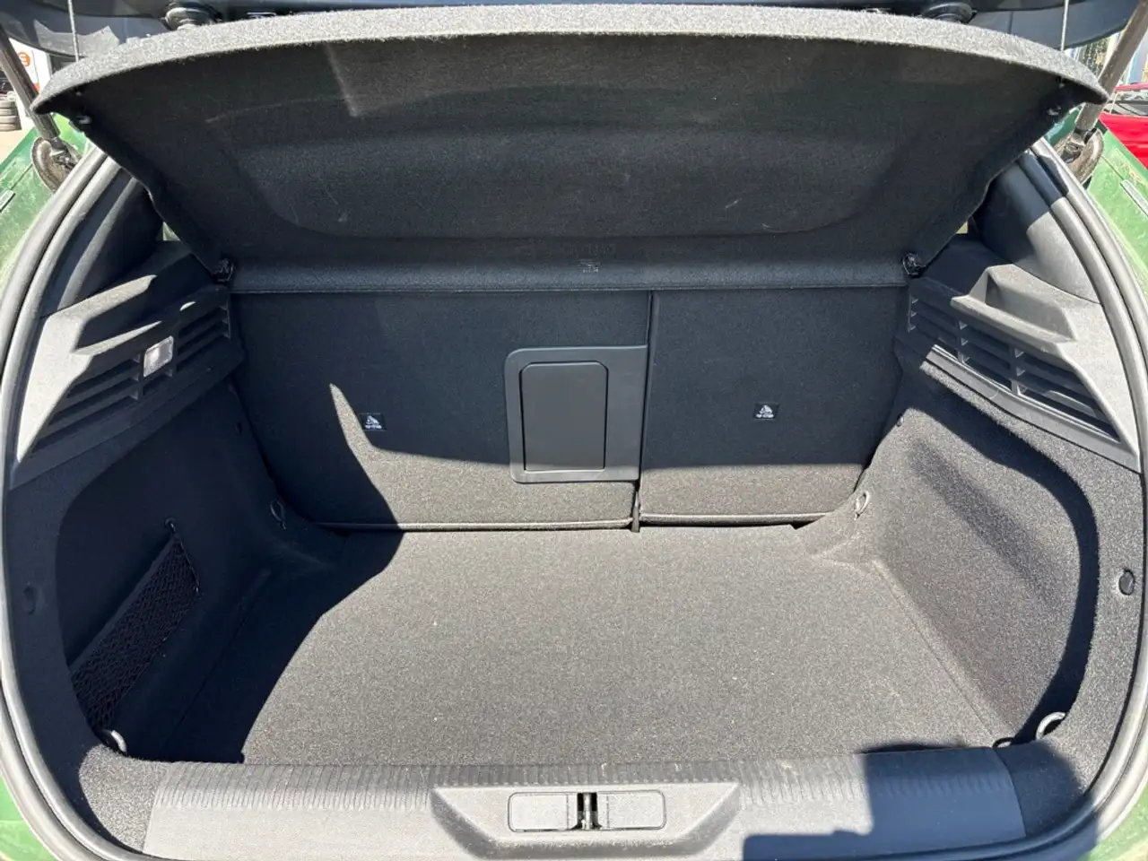 Peugeot 308 Allure LED 2-Zonen-Klimaautom DAB Keyless Spurhalt — Vehicle gallery 6