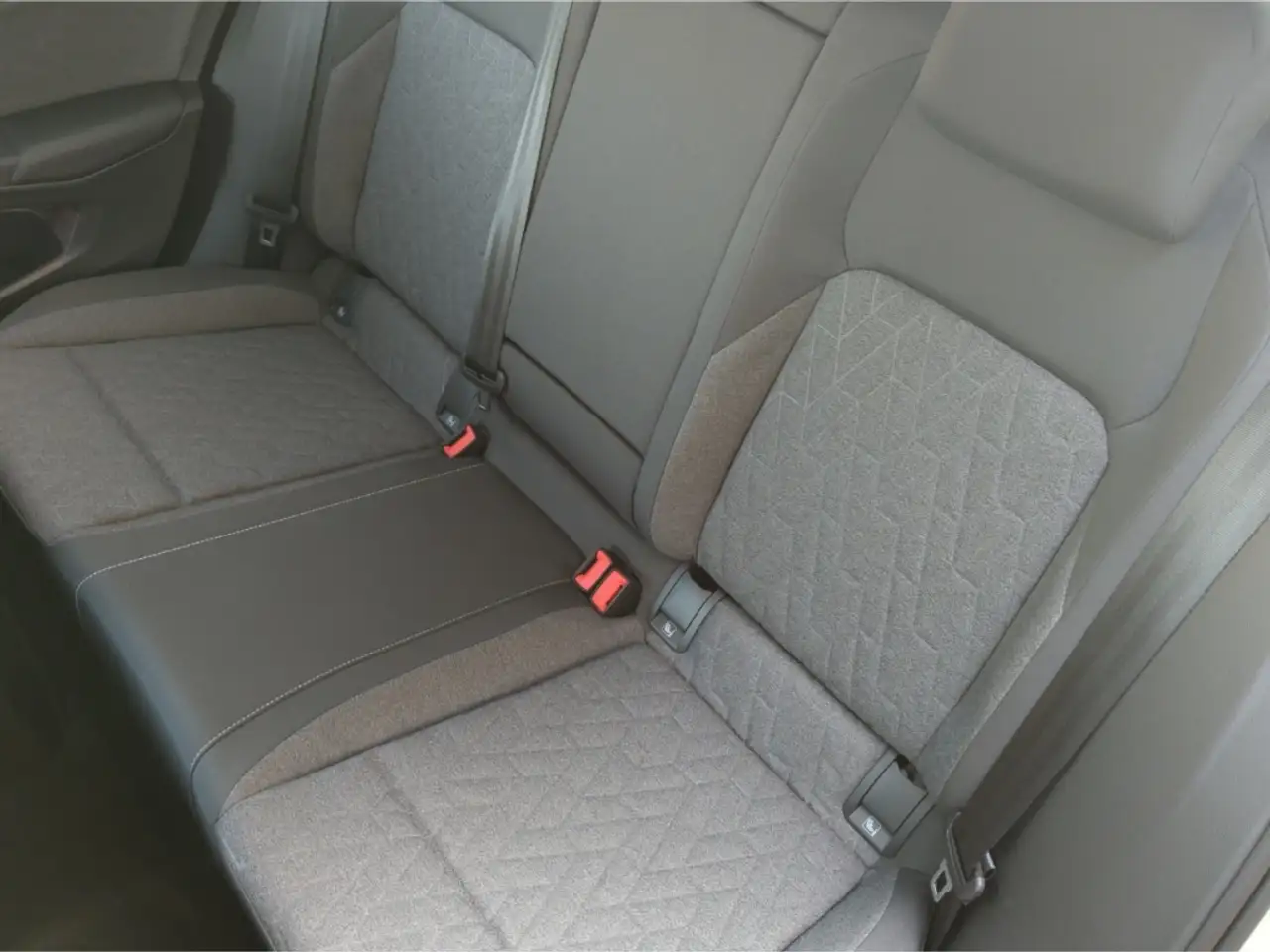 Volkswagen Golf VIII Move 1.0 eTSI DSG NAV,RFK,MFK,SHZ,ACC,LED — معرض صور السيارة 12