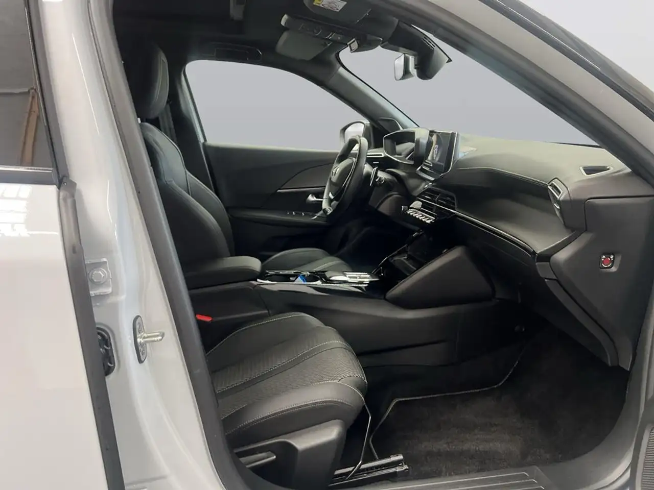 Peugeot 2008 Neuer 2008 GT PureTech 130 EAT8 — Vehicle gallery 13