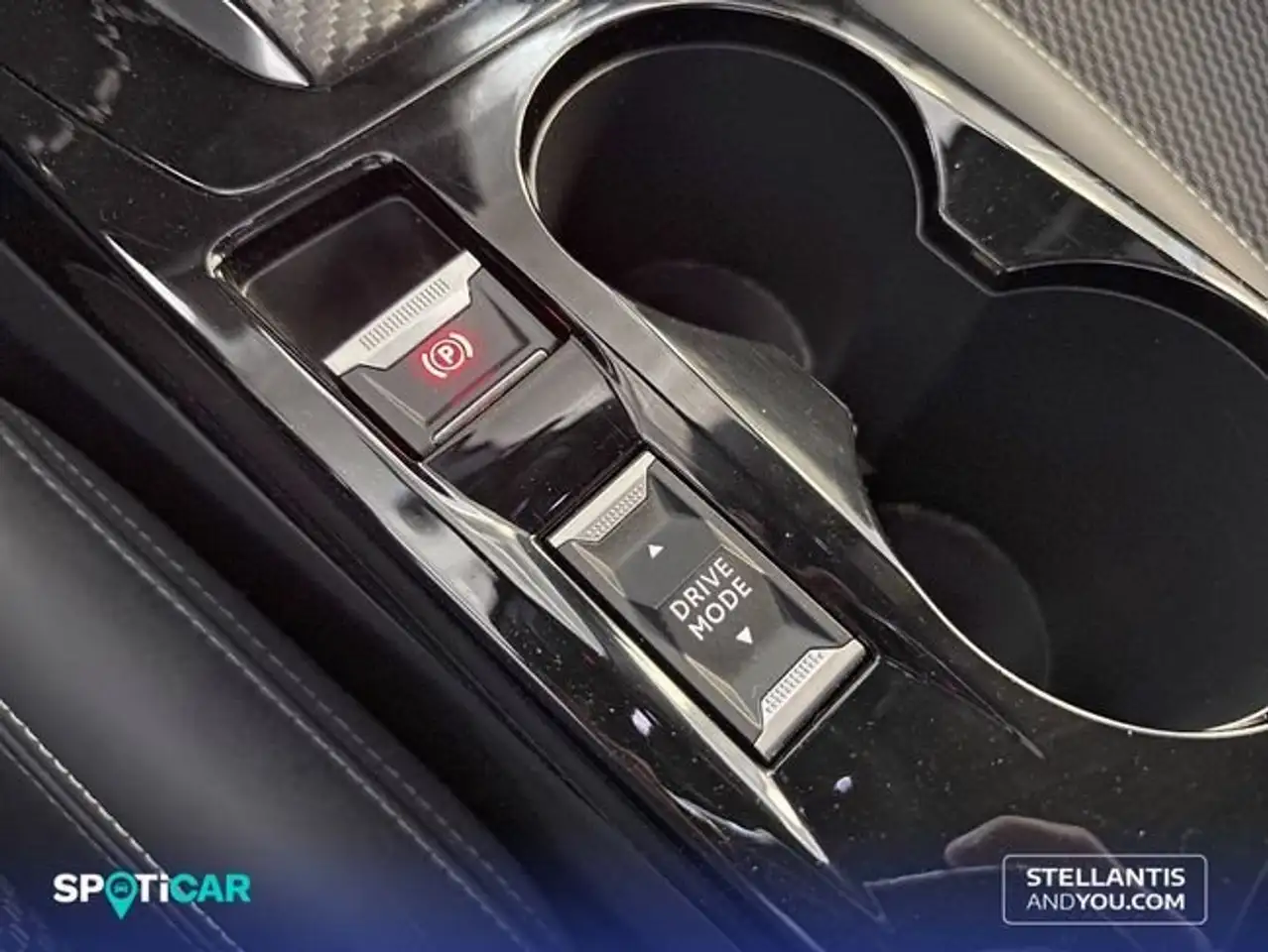 Peugeot 208 1.2 Hybrid GT e-DCS6 136 — Vehicle gallery 20