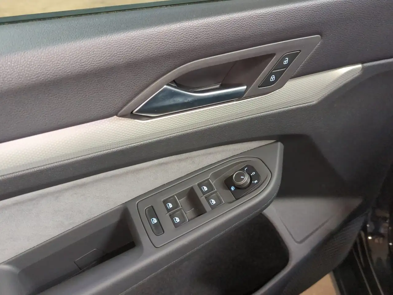 Volkswagen Golf VIII 1.0 TSI DSG MOVE LED KLIMA ACC — Vehicle gallery 18