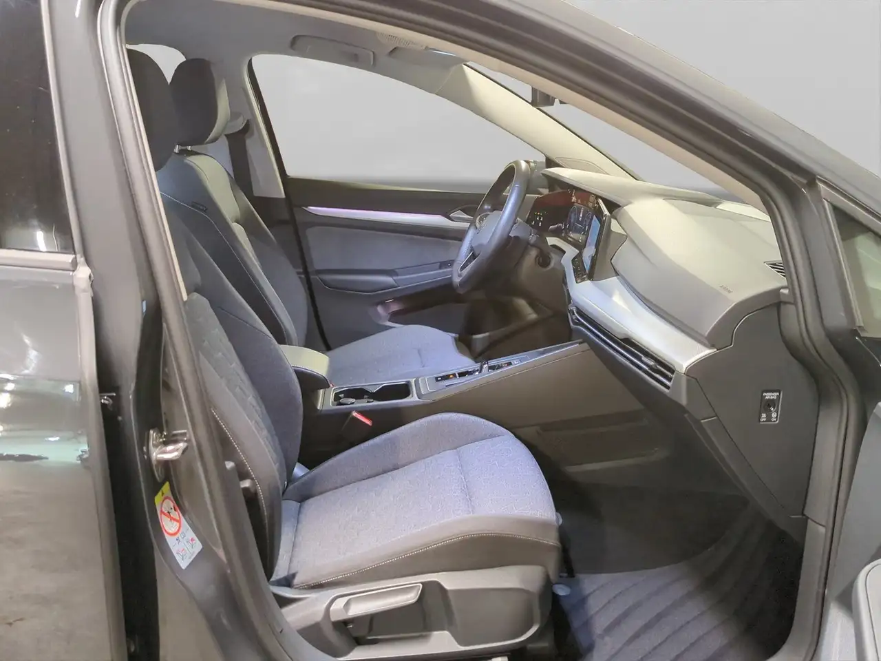 Volkswagen Golf VIII 1.0 TSI DSG MOVE LED KLIMA ACC — Vehicle gallery 15