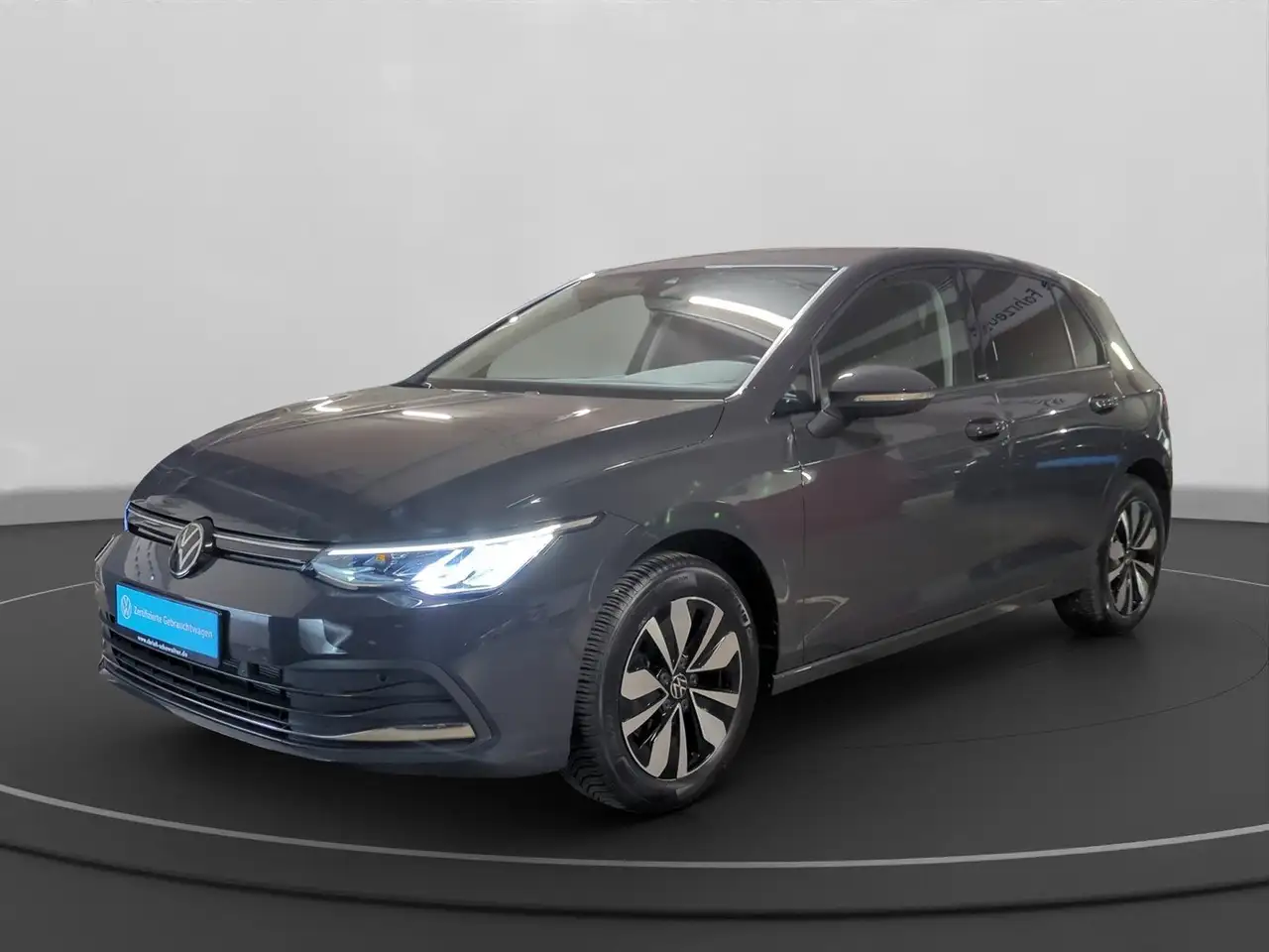Volkswagen Golf VIII 1.0 TSI DSG MOVE LED KLIMA ACC — Vehicle gallery 2