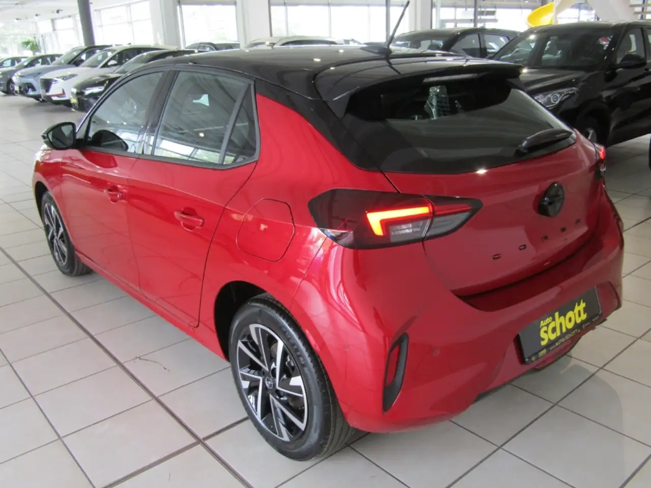 Opel Corsa GS Turbo Elegance 1.2 101PS SHZ LHZ TEMP BT APP — Vehicle gallery 4