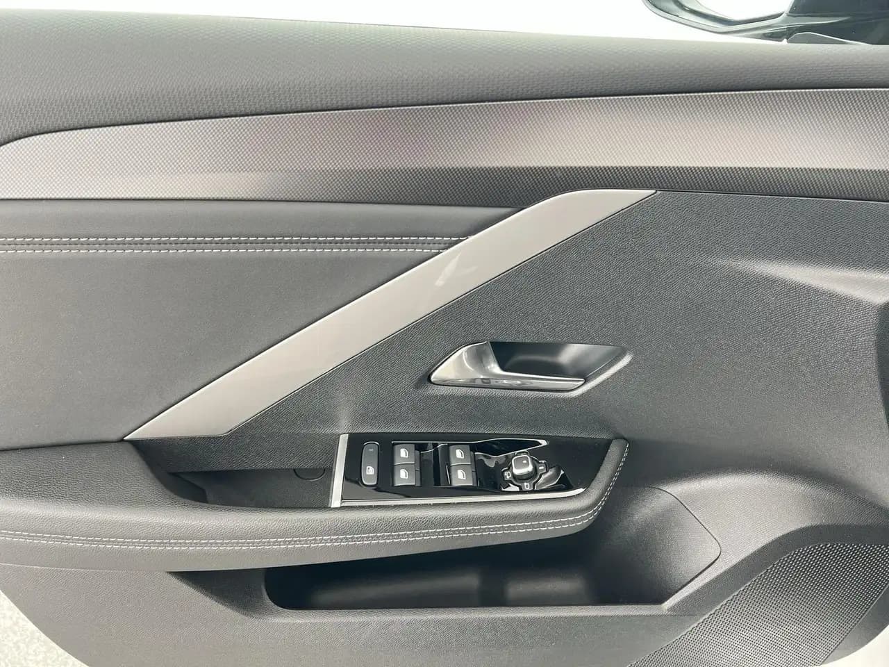 Opel Astra GS 1.2*NAVI*SHZ*360°K*uvm — Galerie du véhicule 10