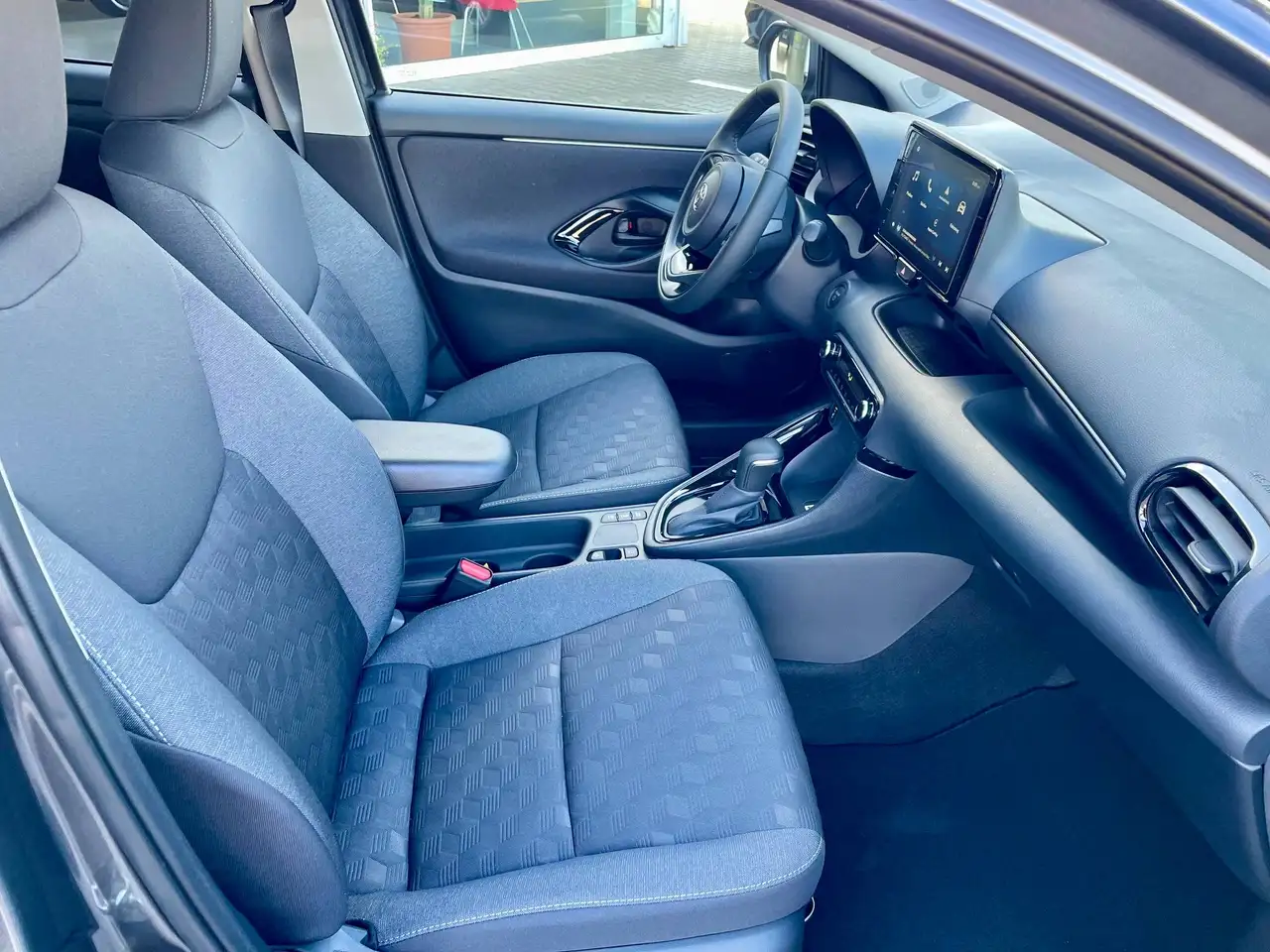 Toyota Yaris Hybrid Club/TEAM KAMERA*DAB*SH — Galería del vehículo 9