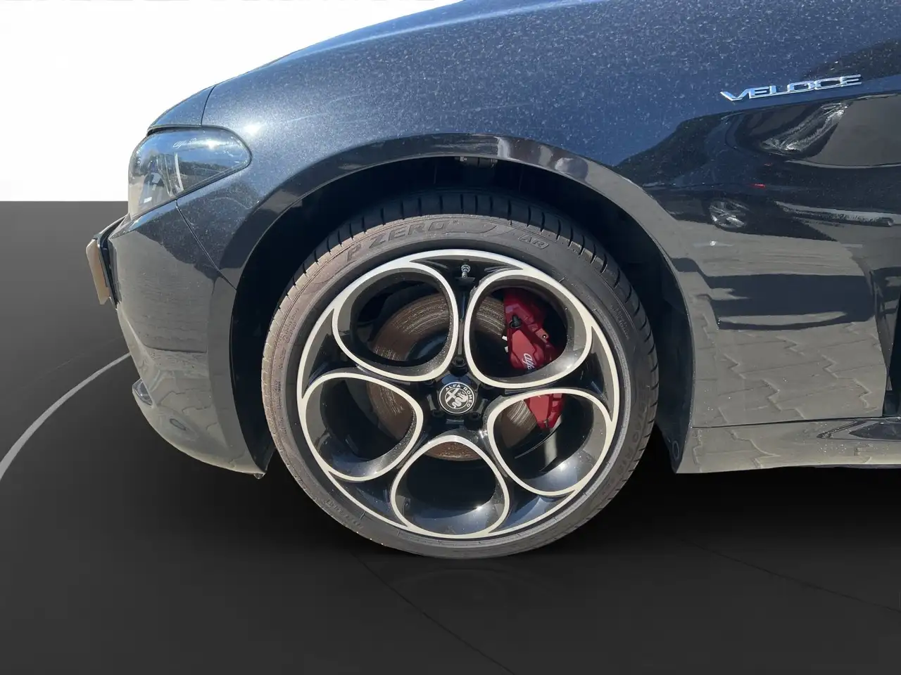 Alfa Romeo Giulia Veloce Q4 2.0 Turbo 16V Kam.+KeyLess+SHZ — معرض صور السيارة 17