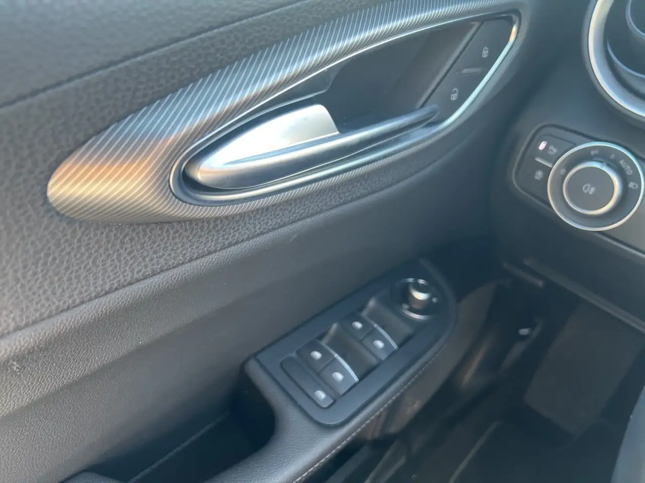 Alfa Romeo Giulia Veloce Q4 2.0 Turbo 16V Kam.+KeyLess+SHZ — معرض صور السيارة 19