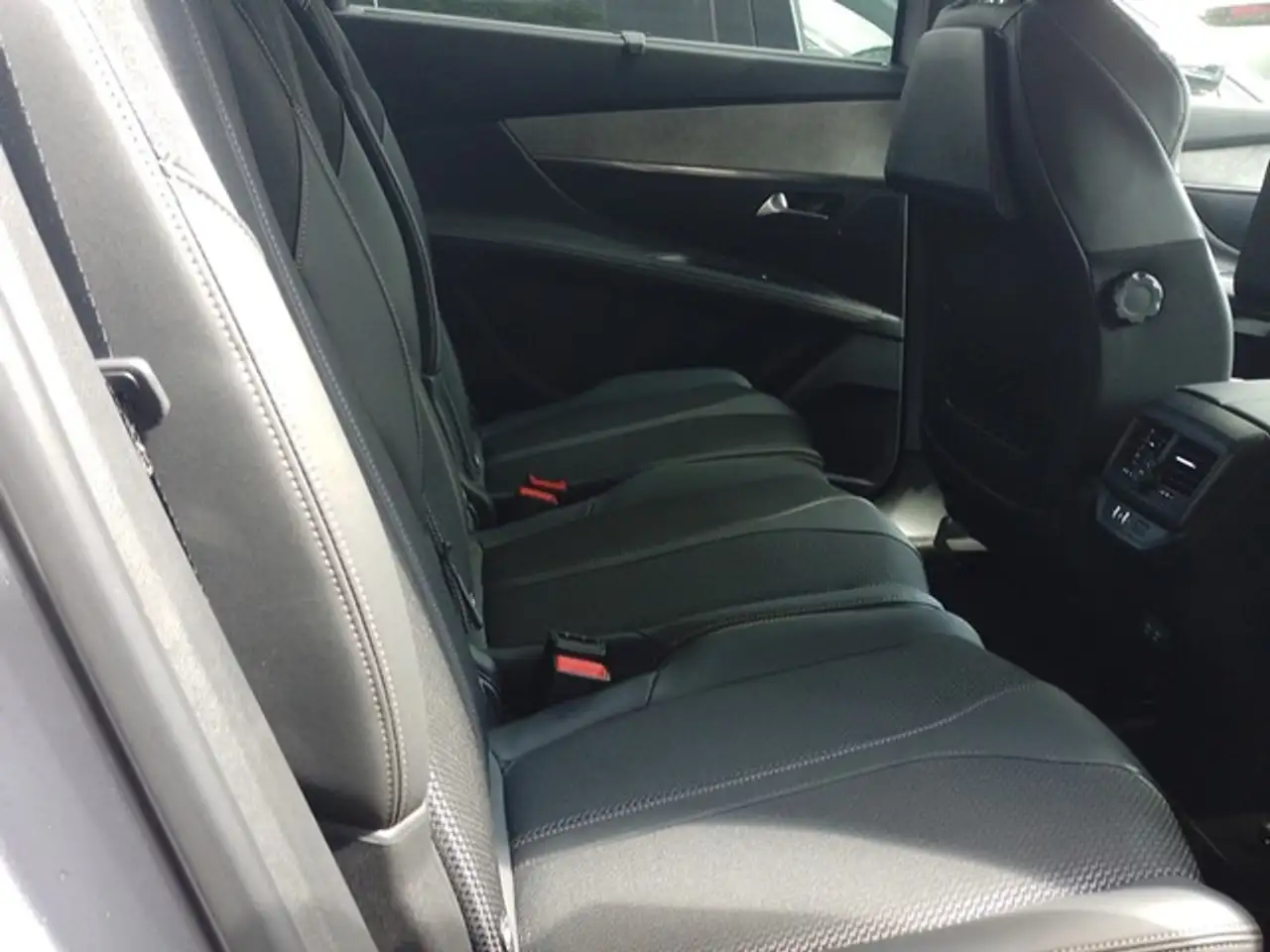 Peugeot 5008 GT HYBRID 136 e-DSC6 — Vehicle gallery 15