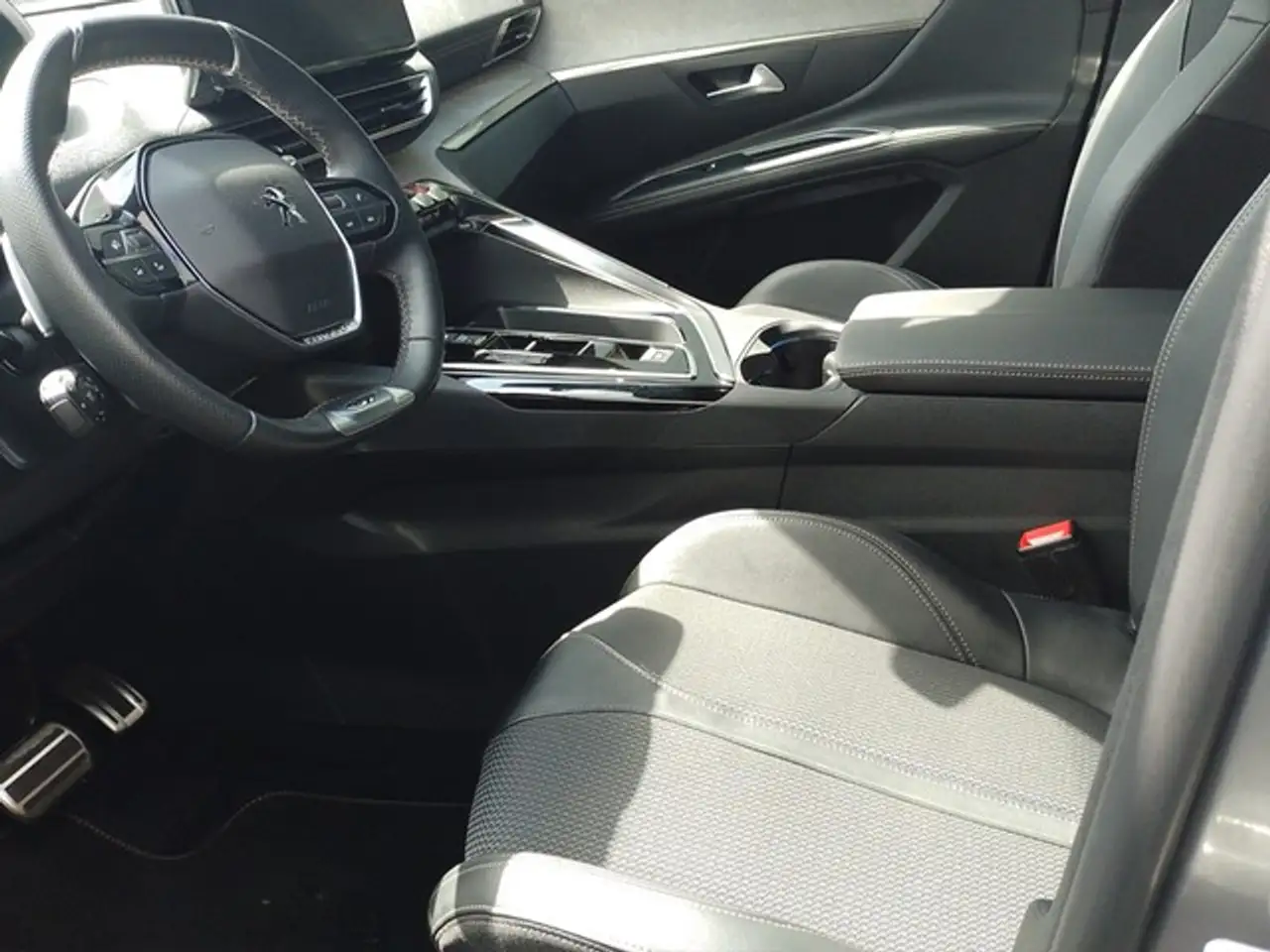Peugeot 5008 GT HYBRID 136 e-DSC6 — Vehicle gallery 8