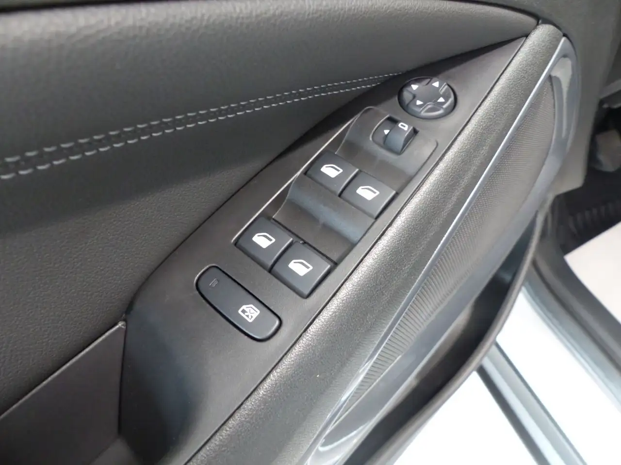 Opel Crossland 1.2 Turbo ELEGANCE LED+Navi+SHZ+Kam. — Vehicle gallery 19
