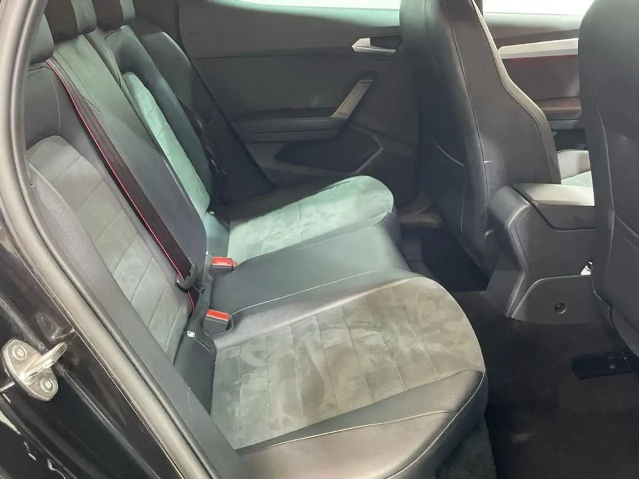 SEAT Arona 1.0 TSI S&S FR XM 115 — Vehicle gallery 6