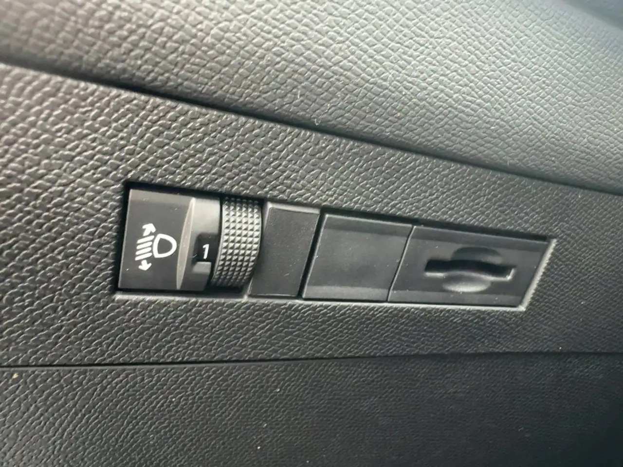 Opel Astra L 1.2 Edition LED/KlimaA/Ergo/SHZ/LHZ/PDC — معرض صور السيارة 15