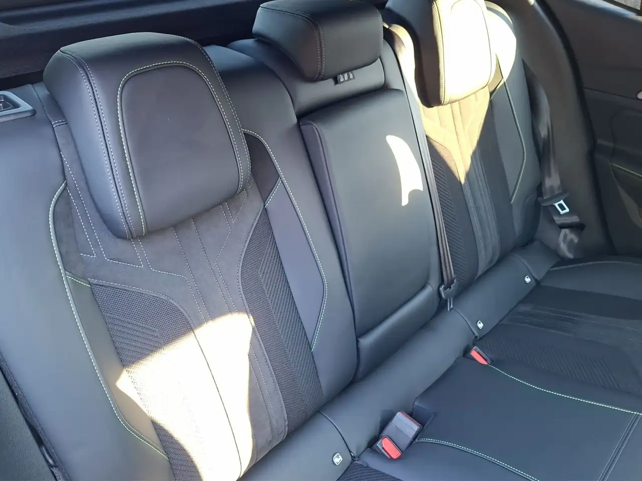 Peugeot 408 Peugeot 408 GT 130 EAT8 — Vehicle gallery 18