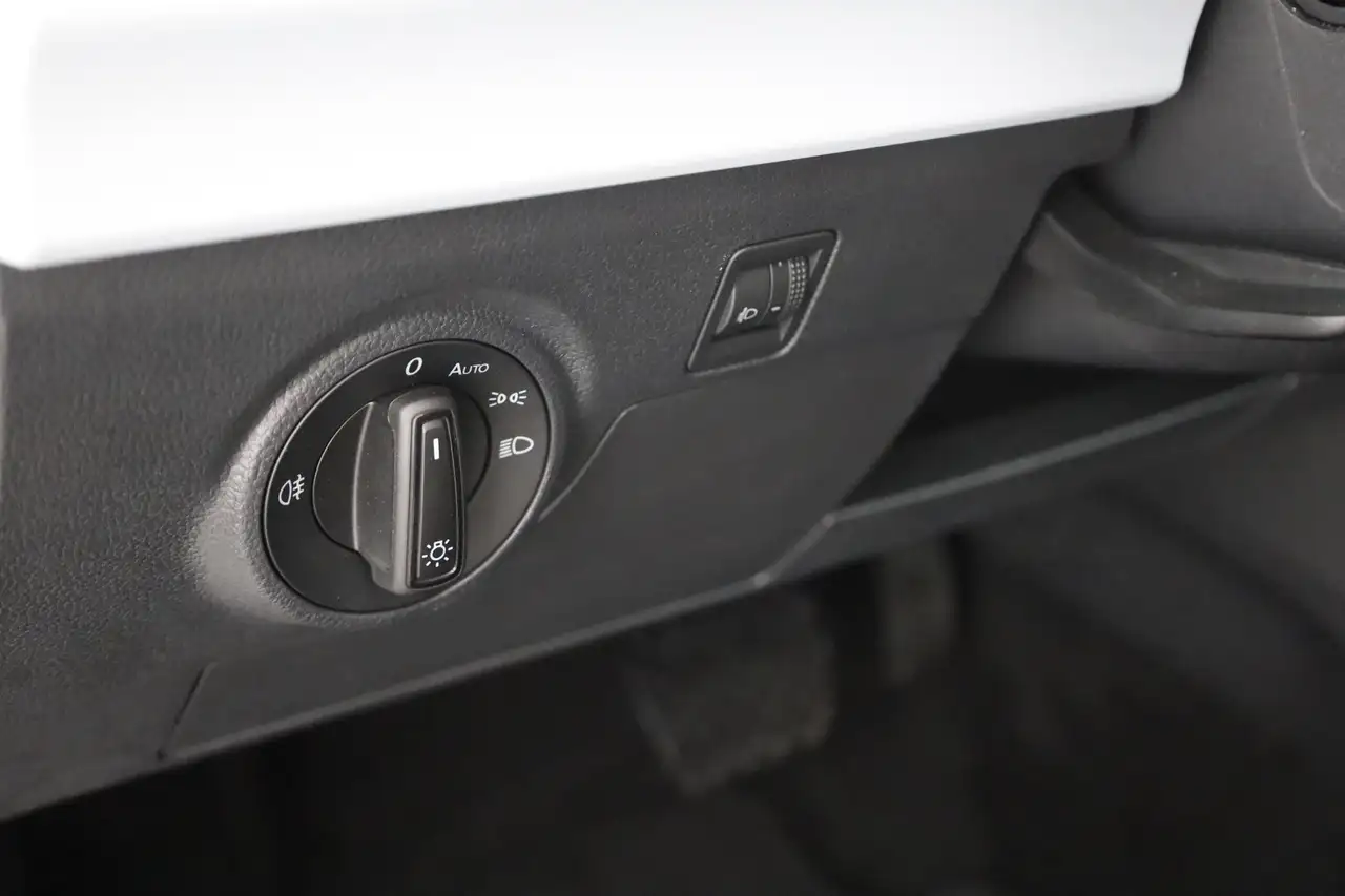 SEAT Arona 1.0 TSI DSG Style LED Navi Sitzheizung DAB — معرض صور السيارة 20