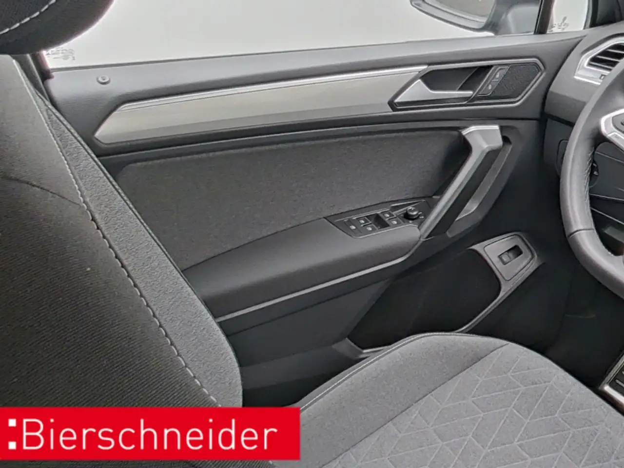 Volkswagen Tiguan Allspace 1.5 TSI DSG Move 7SITZE AHK NAVI KAMERA — Vehicle gallery 14