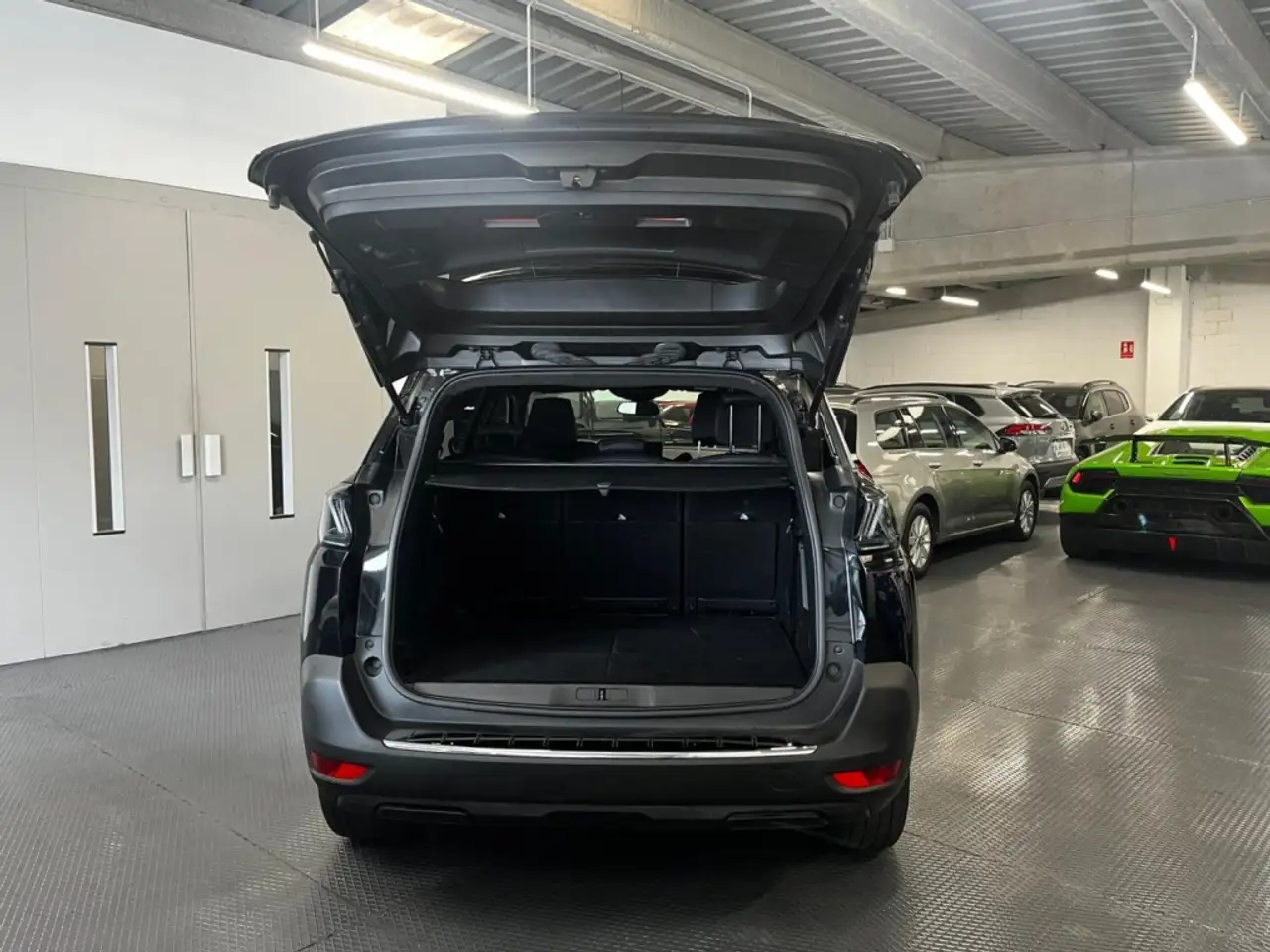 Peugeot 5008 1.5BlueHDi S&S Allure Pack EAT8 130 — Galerie du véhicule 30