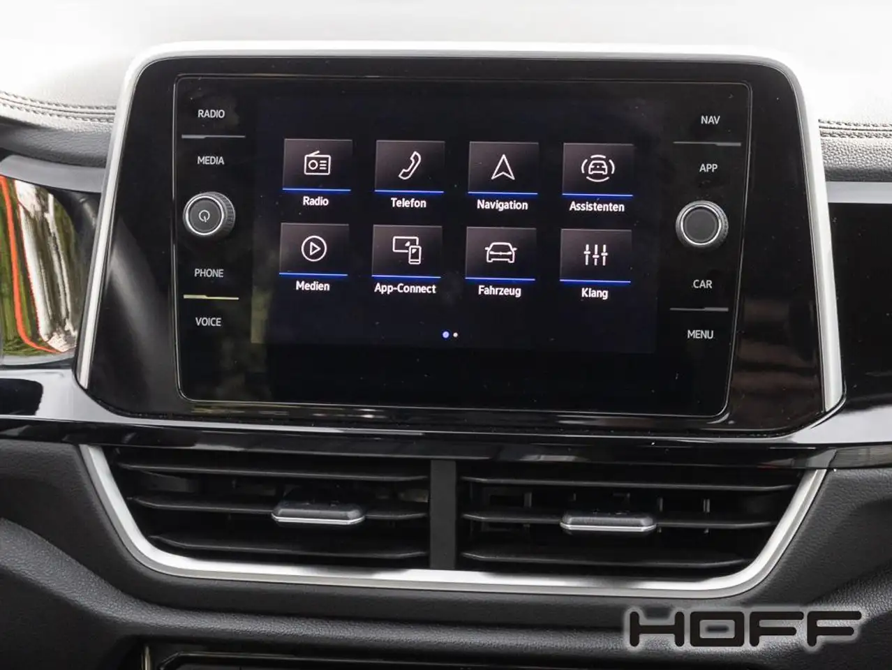 Volkswagen T-Roc 1.5 TSI DSG R-Line LED Navi AppConnect ACC Allwett — معرض صور السيارة 7
