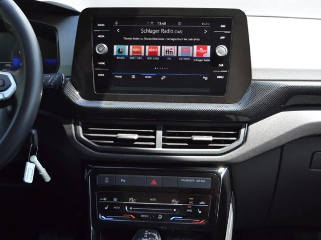 Volkswagen T-Cross 1.0 TSI 116 PS DSG Life AHK/IQ.DRIVE-PAKET/17-ZOL — معرض صور السيارة 17