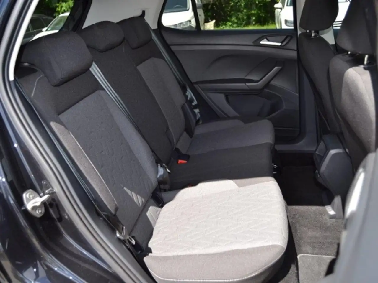 Volkswagen T-Cross 1.0 TSI 116 PS DSG Life AHK/IQ.DRIVE-PAKET/17-ZOL — معرض صور السيارة 10