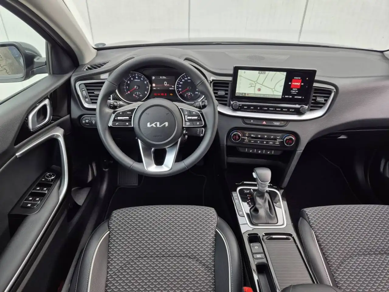 Kia XCeed 1.5 T-GDI (140 PS) ISG DCT7 Spirit — Galería del vehículo 8