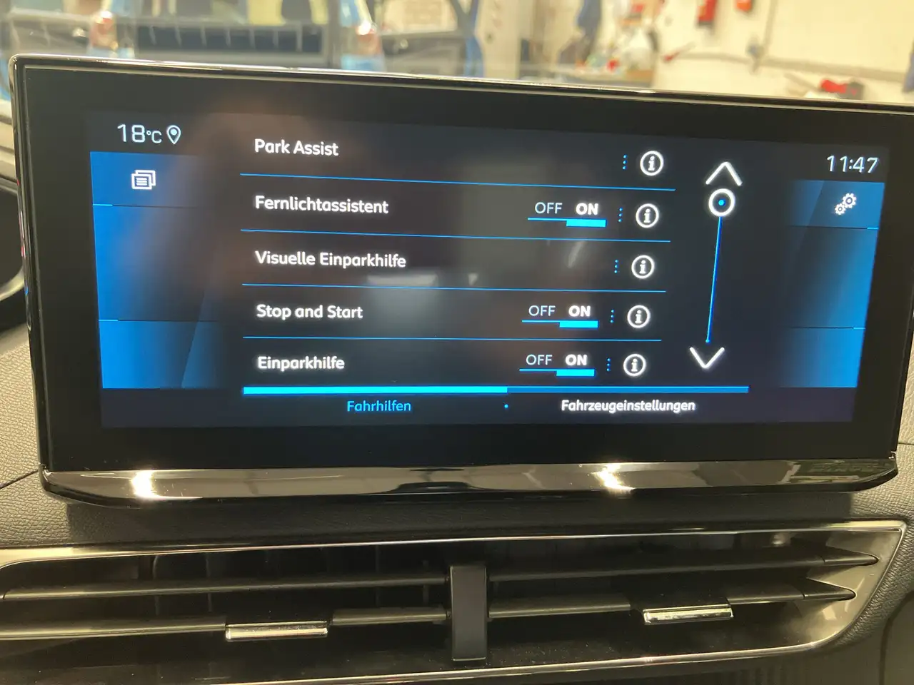 Peugeot 3008 PureTech 130 Allure Pack ACC+LED+Navi+SHZ — معرض صور السيارة 11