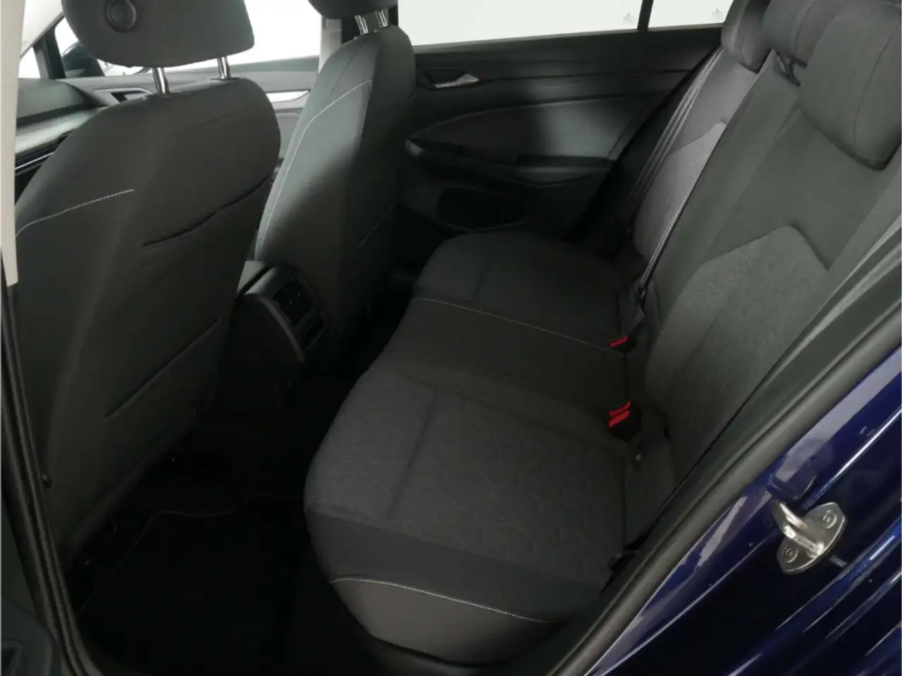 Volkswagen Golf 1.0 eTSI Move App-Connect/AHK/LED/Parklenk — Vehicle gallery 13