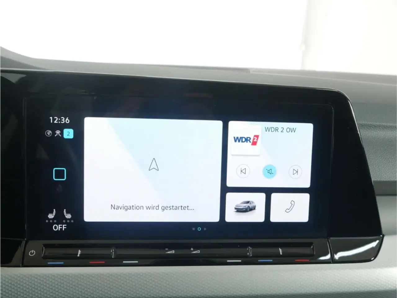 Volkswagen Golf 1.0 eTSI Move App-Connect/AHK/LED/Parklenk — Vehicle gallery 22